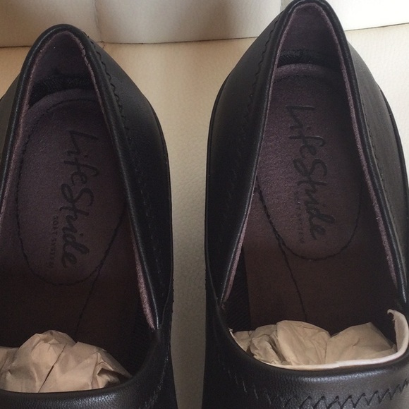 NWB Women’s LifeStride 8.5M Black Dina Shootie Shoe - Picture 15 of 16